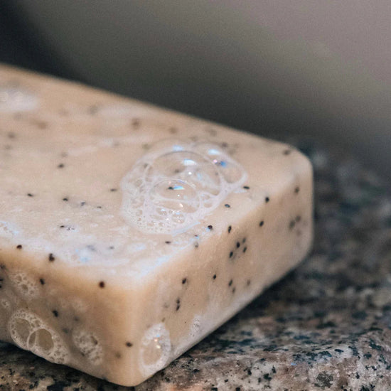 Load image into Gallery viewer, Wylder Naturals - Lavender &amp;amp; Litsea with Poppy Seeds Soap Bar
