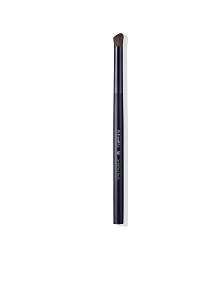 Dr Hauschka Eye Definer Brush | Short, slanted brush is ideal for creating accents in the outer corner of the eye & around the lash line | Cruelty Free |