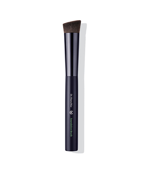 Dr Hauschka Foundation Brush | 100% Synthetic | Cruelty Free | Vegan | Organic Makeup and Skincare | Even Complextion | Even Distribution